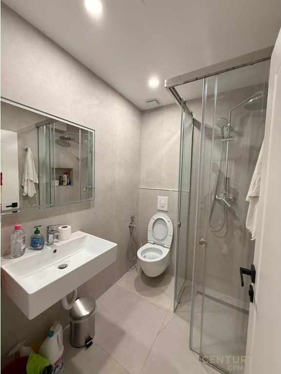 JEPET ME QIRA APARTAMENT MODERN 1+1 PRANE VASIL SHANTO ! 650 € /Muaj