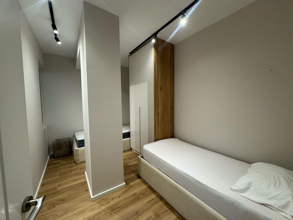 🏡 Qera Apartament 2+1  📍 Përballë Deliorgjit, afër Pastiçeri Nela