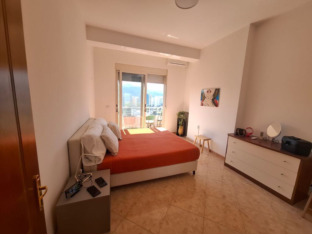 🏡 APARTAMENT 1+1 ME QIRA AFATGJATË – RRUGA E PORTIT, VLORË