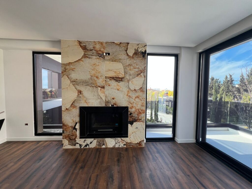Villa for sale in Golem inside a residence !