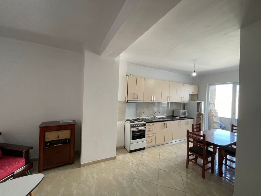 Apartament 1+1 per qira ne astir