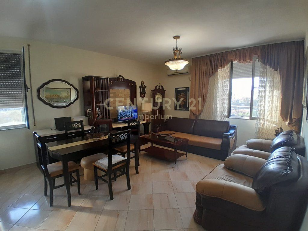 Apartament 2+1 për Shitje pranë Amerikan 3, Yzberisht! 146,000 € 13,500,000 Lekë