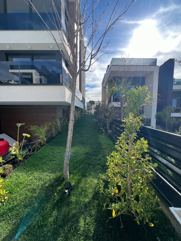 Villa for sale in Golem inside a residence !