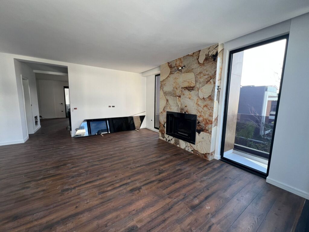 Villa for sale in Golem inside a residence !