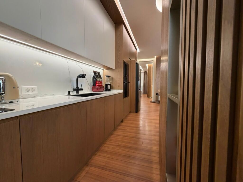 Condominio/Appartamento - In Vendita - Piazza 21, Tirana