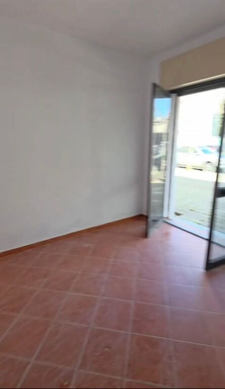 Vendesi 2 Locali Commerciali per 125.000€