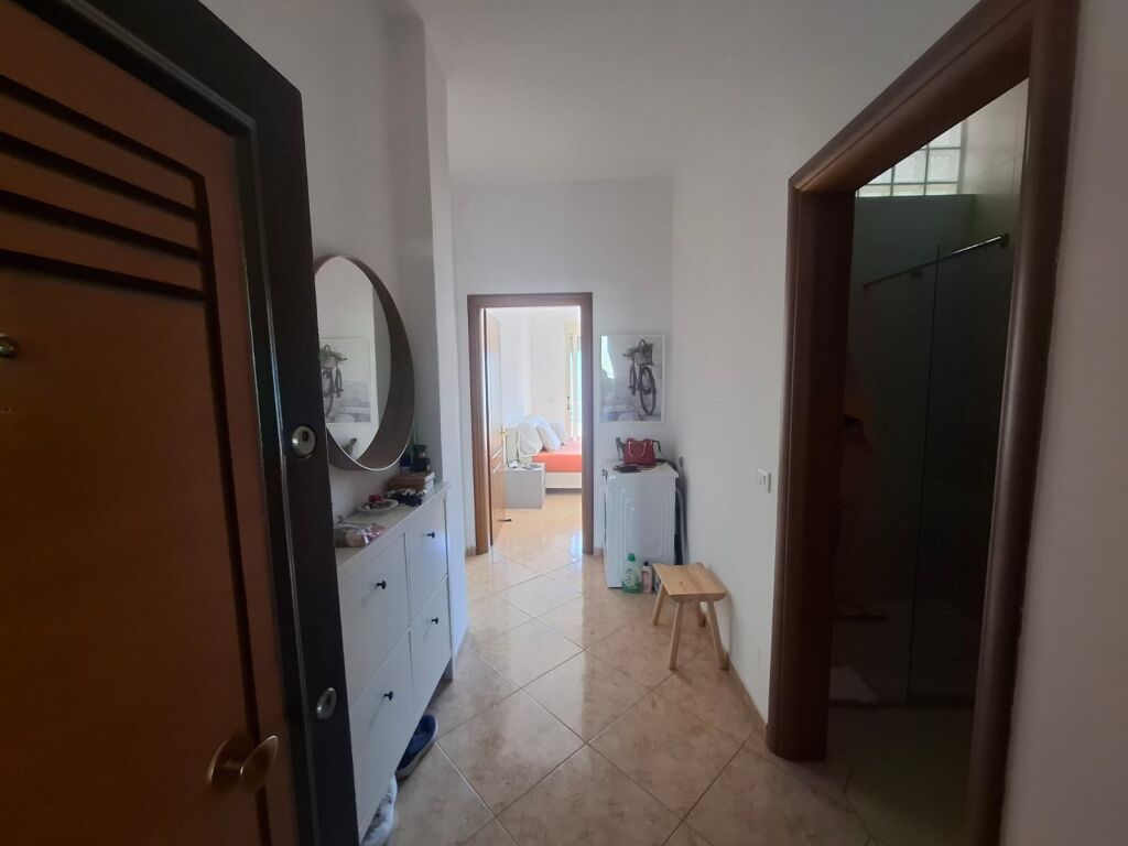 🏡 APARTAMENT 1+1 ME QIRA AFATGJATË – RRUGA E PORTIT, VLORË