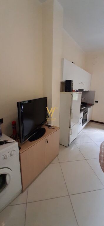 JEPET GARSIONERE ME QERA NE KINOSTUDIO 30.000 LEKE