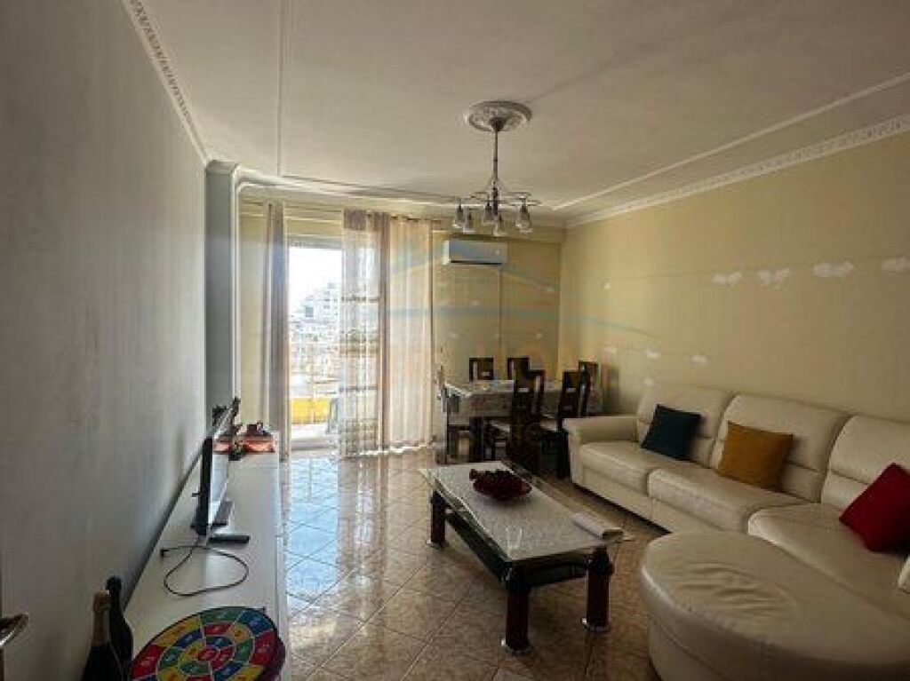 Qera, Apartament 3+1+2, Stacioni Trenit, Durres