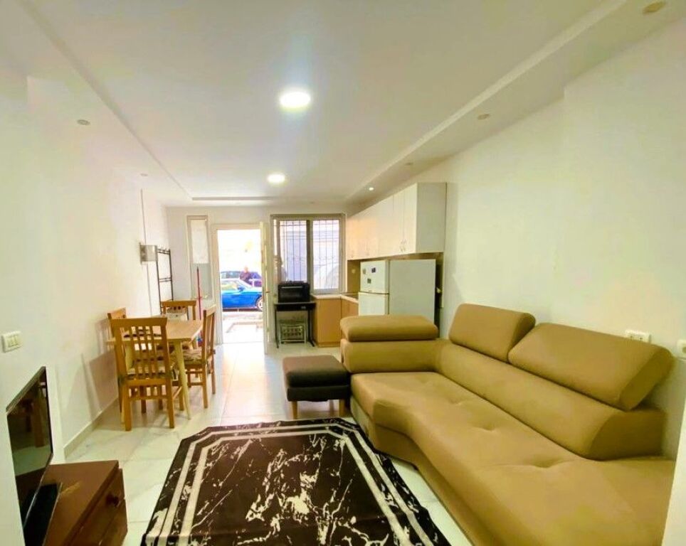 NE KOMUNEN E PARISIT PRANE KESH JAPIM ME QIRA STUDIO APARTAMENT