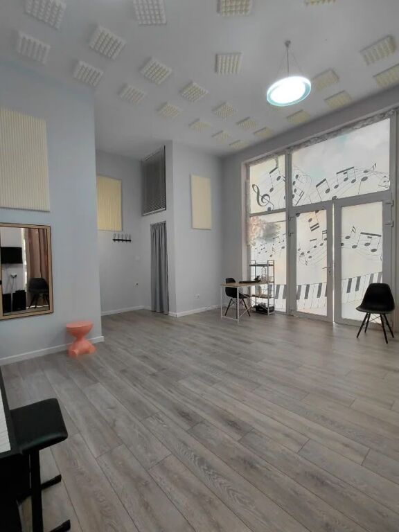 JEPET AMBIENT BIZNESI ME QERA, ALI DEMI