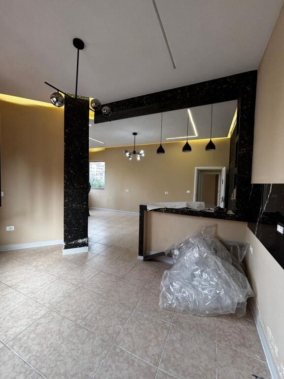 Shitet apartament 3+1  ne Plazh,Durres!