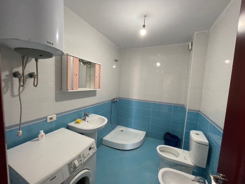 Apartament 1+1 per qira ne astir