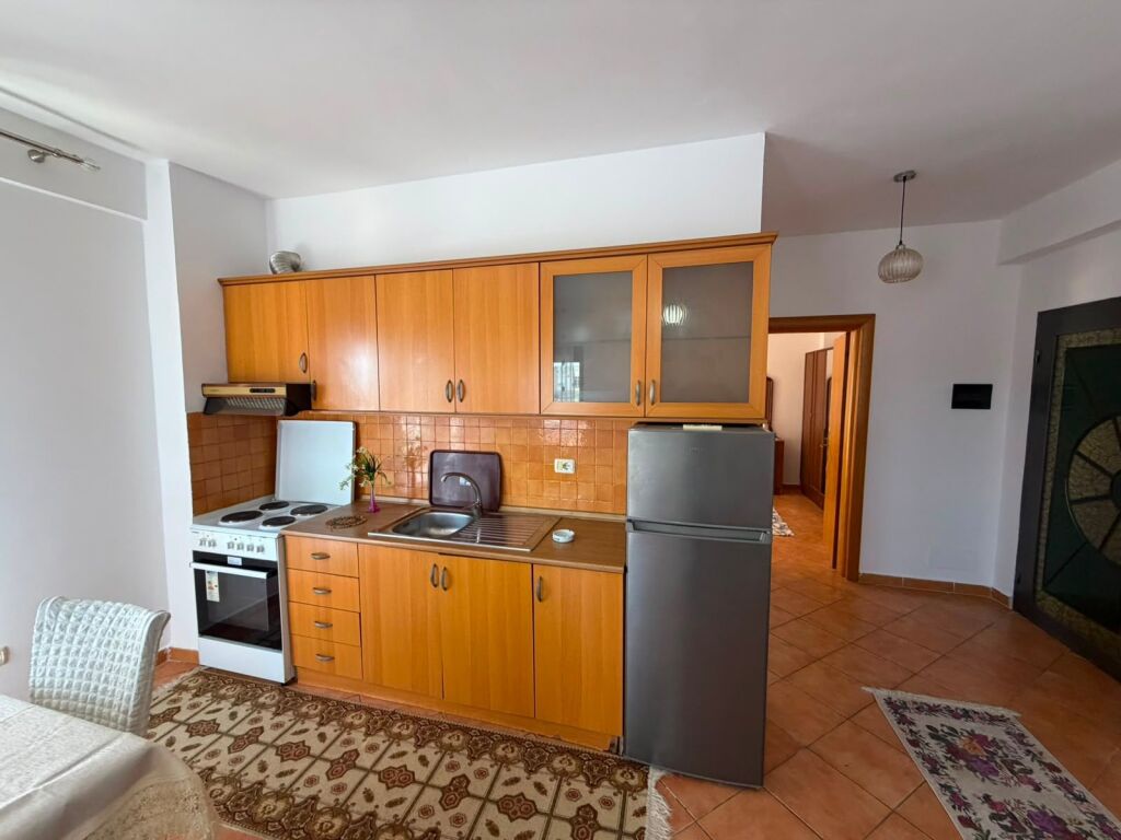 Shitet apartament 1+1+2 ballkone ne Plazh,Durres!