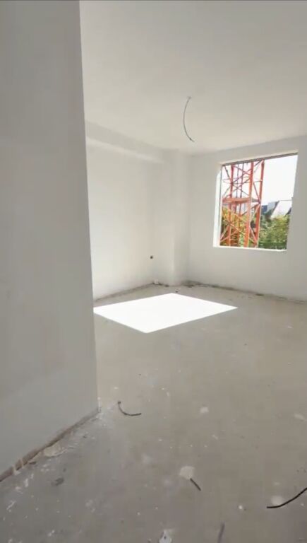 Shitet apartament 2+1+2