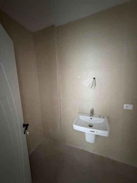 Shitet Apartament 1+1 ne Golem !! 200 m nga deti