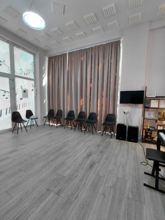 JEPET AMBIENT BIZNESI ME QERA, ALI DEMI