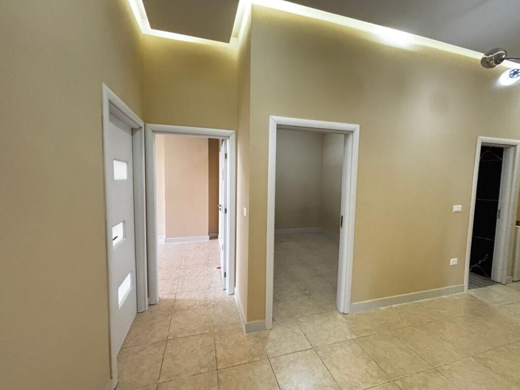 Shitet apartament 3+1  ne Plazh,Durres!