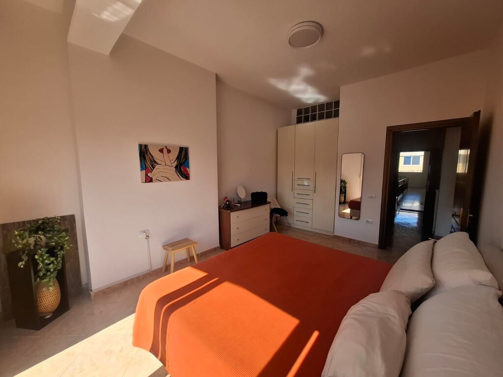 🏡 APARTAMENT 1+1 ME QIRA AFATGJATË – RRUGA E PORTIT, VLORË