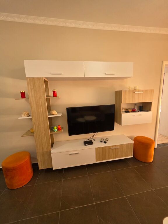 🏡 Appartamento 2+1 in affitto  📍 Astir, Via Sokrat Miho, Complesso Fratari  💰Prezzo: 50.000 Lek/mese