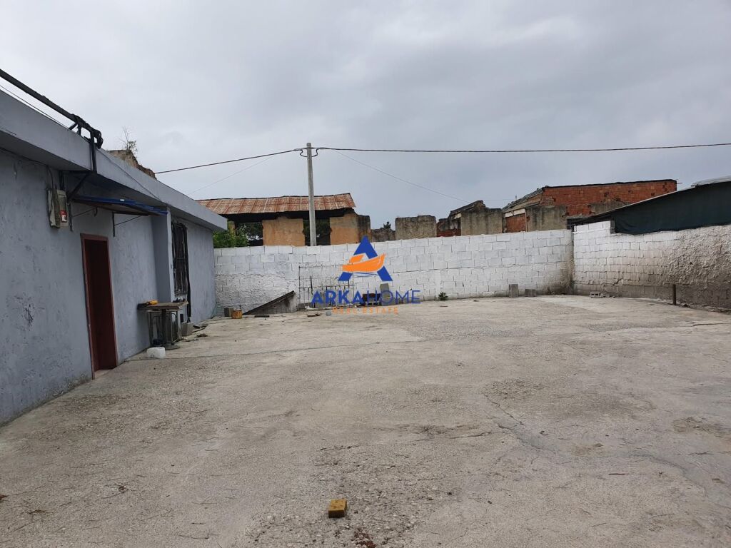 SHITET TOKE 153M2 "KOMBINAT, RRUGA LLAZI MIHO" 11000000 LEKE