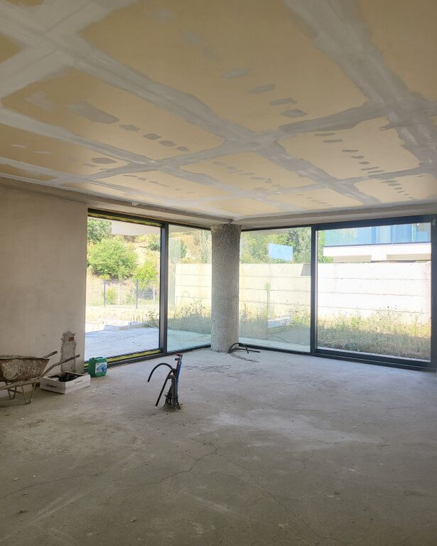 🏡 VILË NË SHITJE – FARKË, LISI I ARTË