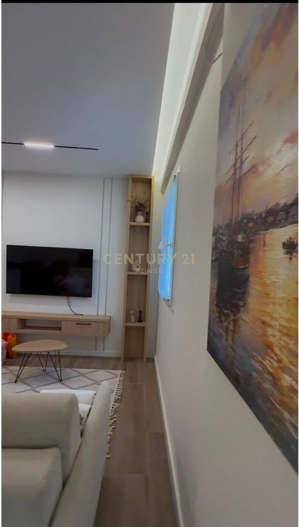 APARTAMENT 1+1 ME VERANDË PËR SHITJE – GOLEM, 100 M NGA DETI