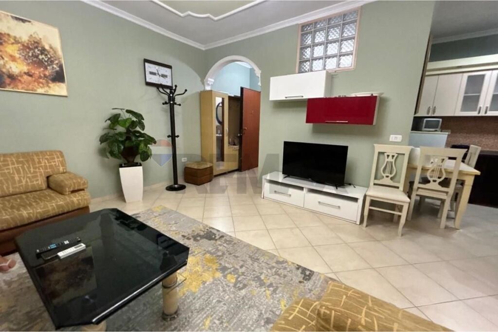 🏡 APPARTAMENTO 1+1 IN AFFITTO – TRANSBALKANICO, VICINO AL PORTO, VLORA