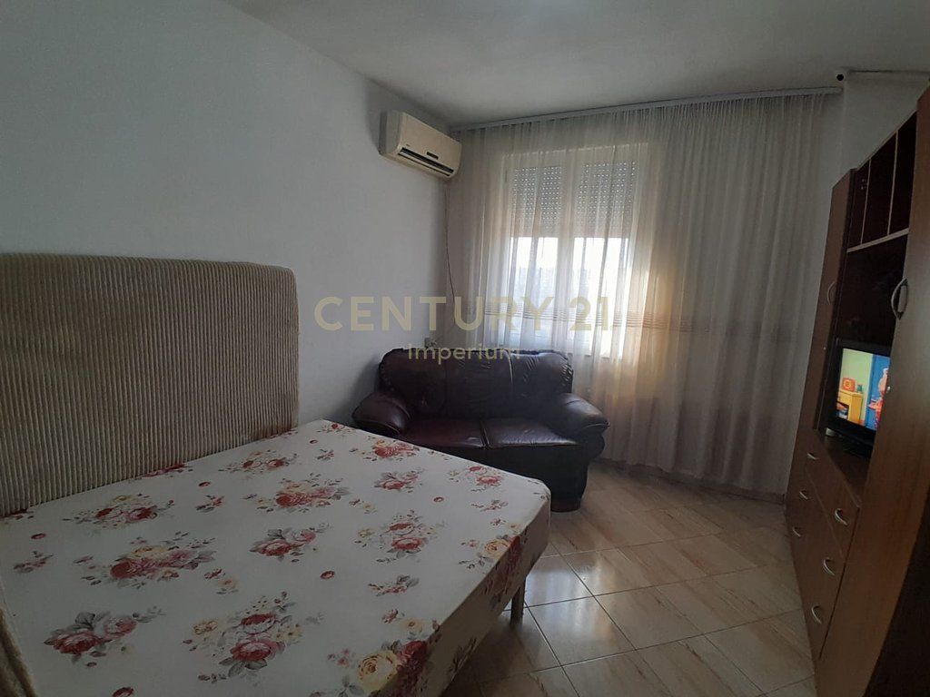 Apartament 2+1 për Shitje pranë Amerikan 3, Yzberisht! 146,000 € 13,500,000 Lekë