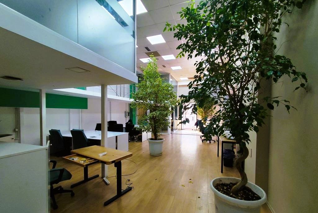 Ufficio in Affitto a Shallvaret, Tirana | 400 m²