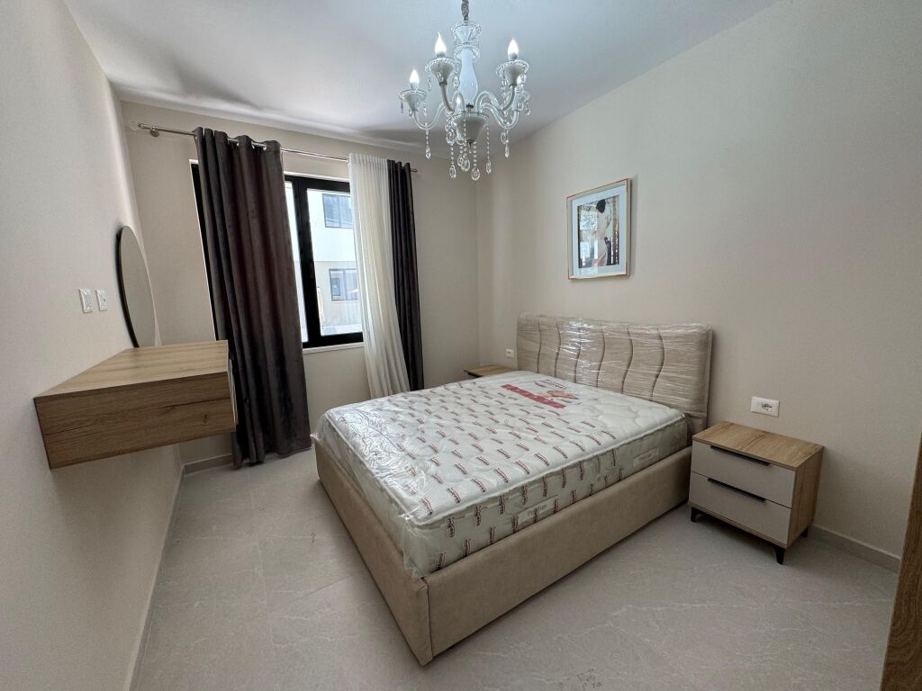 Shitet Apartament 1+1 Mali Robit