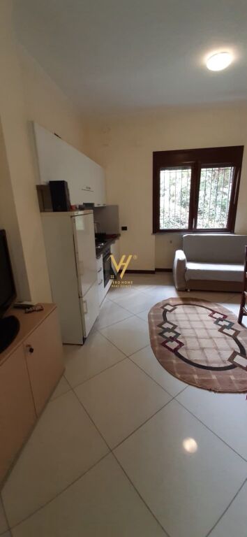JEPET GARSIONERE ME QERA NE KINOSTUDIO 30.000 LEKE