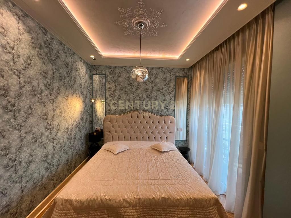 Affittiamo appartamento 2+1+2 + posto auto a Teg