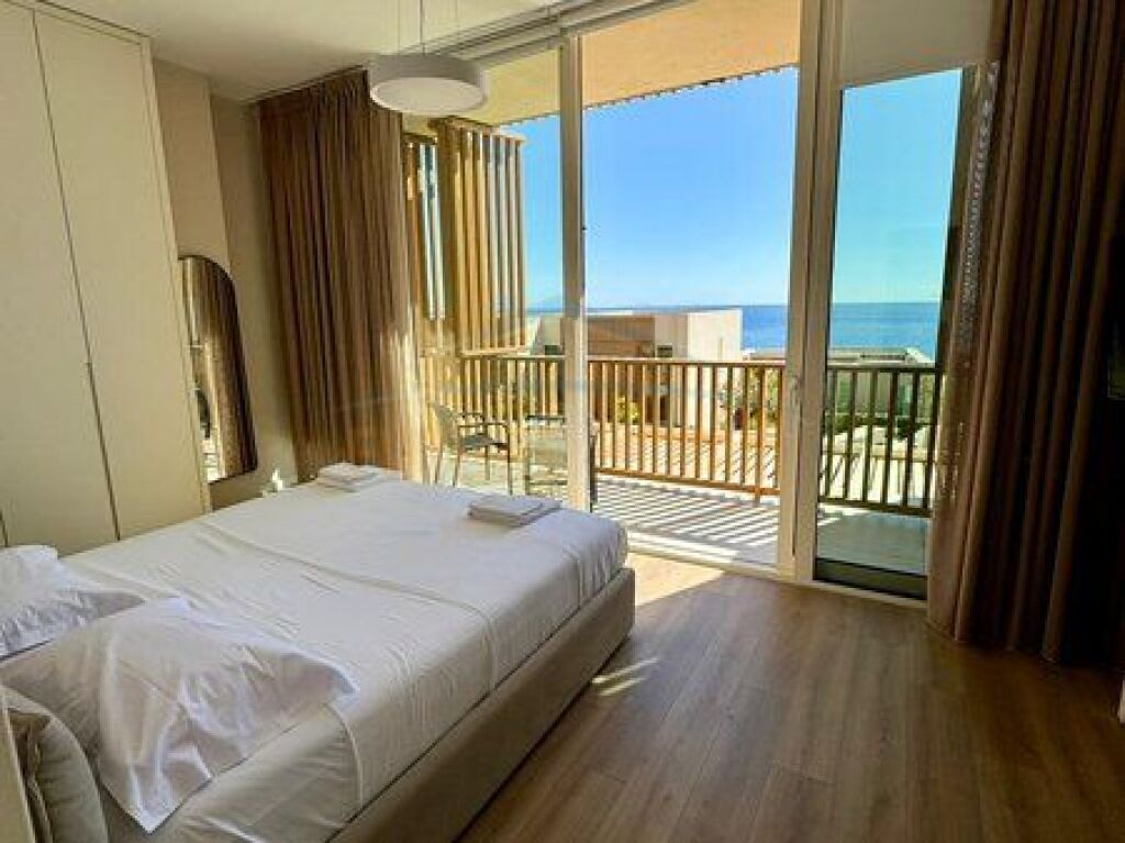 Shitet, Vilë 2-katëshe, "Green Coast Resort".