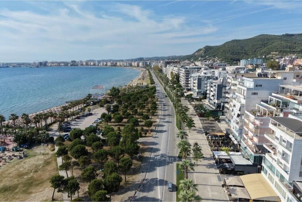 🏢 EXCLUSIVE BUSINESS PREMISES FOR RENT – LUNGOMARE, VLORË
