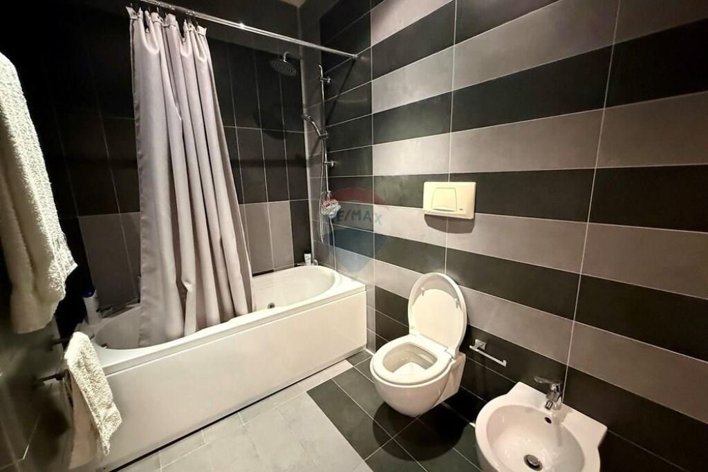 ✨ Appartamento 4+1+Studio in Vendita 📍Centro, Via Dibrës