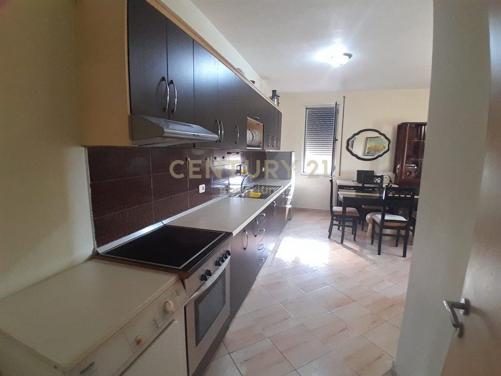 Apartament 2+1 për Shitje pranë Amerikan 3, Yzberisht!