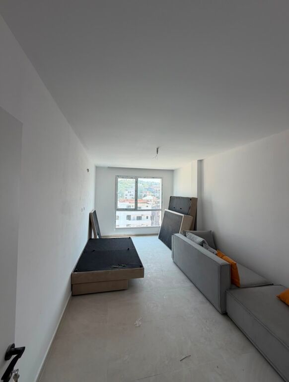 Shitet Apartament 1+1 ne Golem !! 200 m nga deti