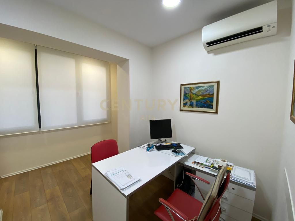 SHITET KLINIKË E KOMPLETUAR BASHKË ME AMBIENTIN – MYSLYM SHYRI !
