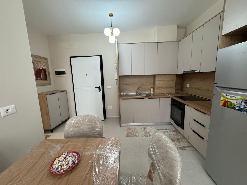Shitet Apartament 1+1 Mali Robit