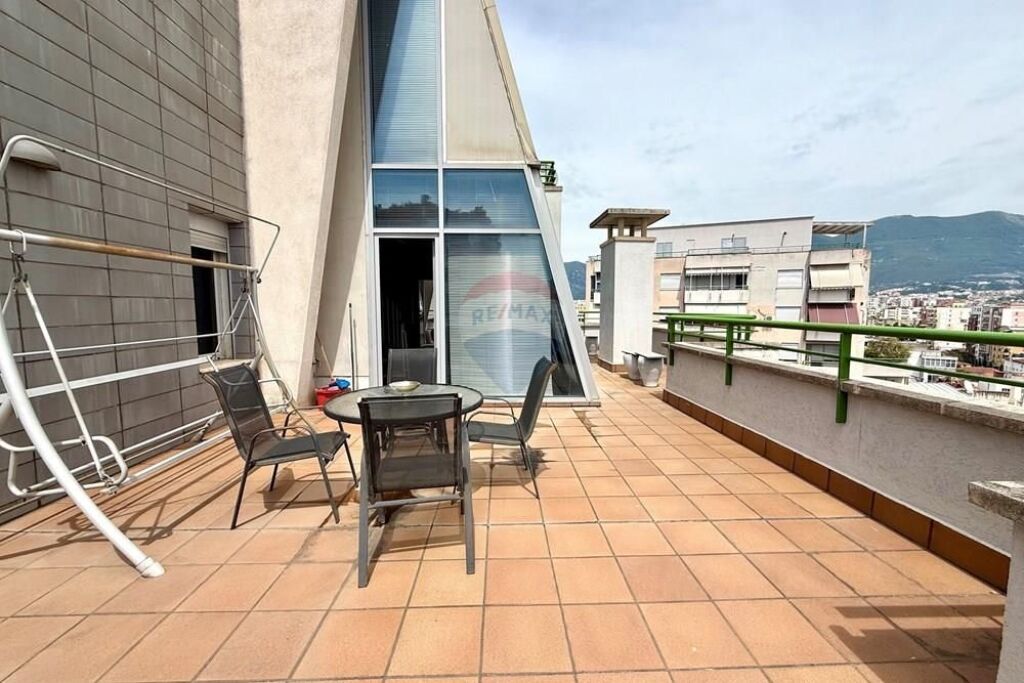 ✨ Appartamento 4+1+Studio in Vendita 📍Centro, Via Dibrës