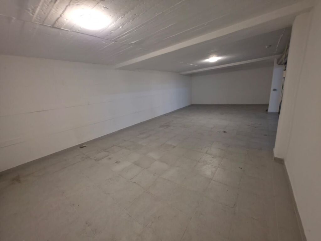 Shiten poste parkimi tek rruga e bogdaneve