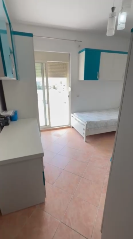 Tirane, rent with urgency apartment+veranda | Penthouse 2+1+Balcony, 120 m2 350 € (Near casa italia)
