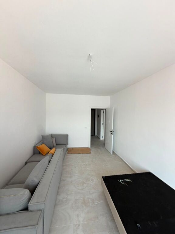 Shitet Apartament 1+1 ne Golem !! 200 m nga deti