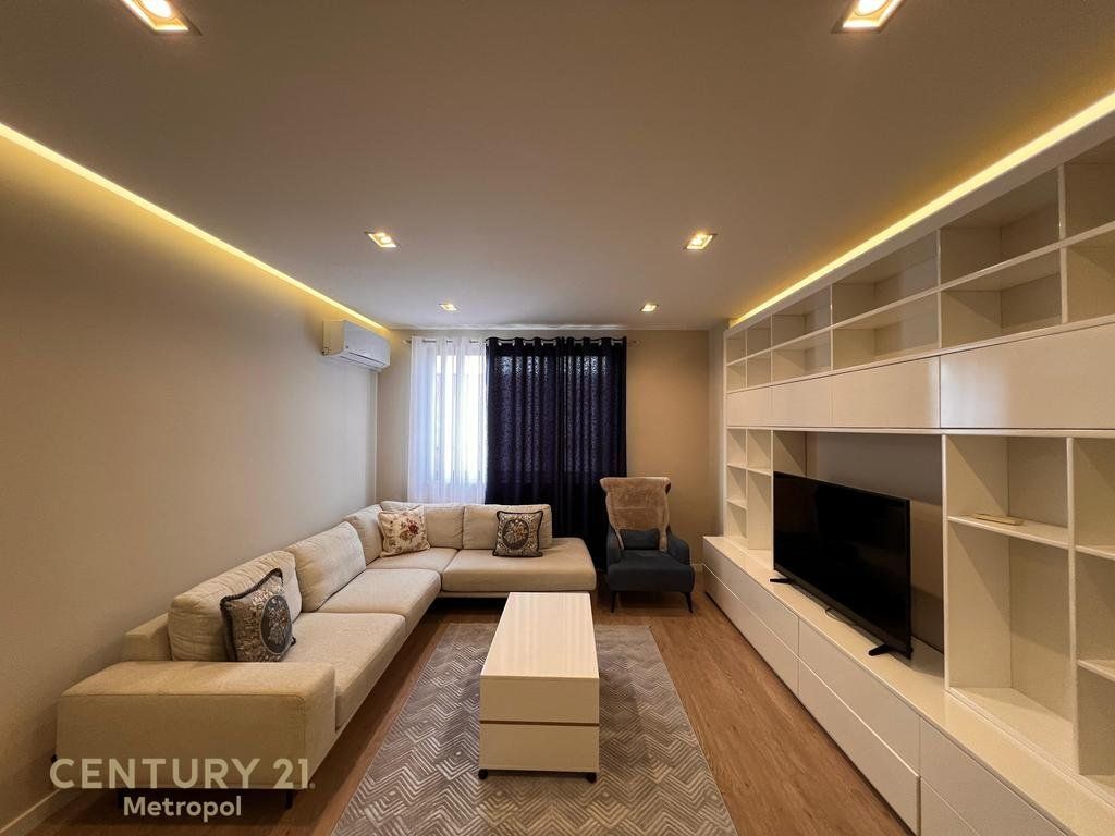 Japim me qira apartament 3+1+2 te Kompleksi Prestige! 1,081 € /Muaj 100,000 Lekë /Muaj