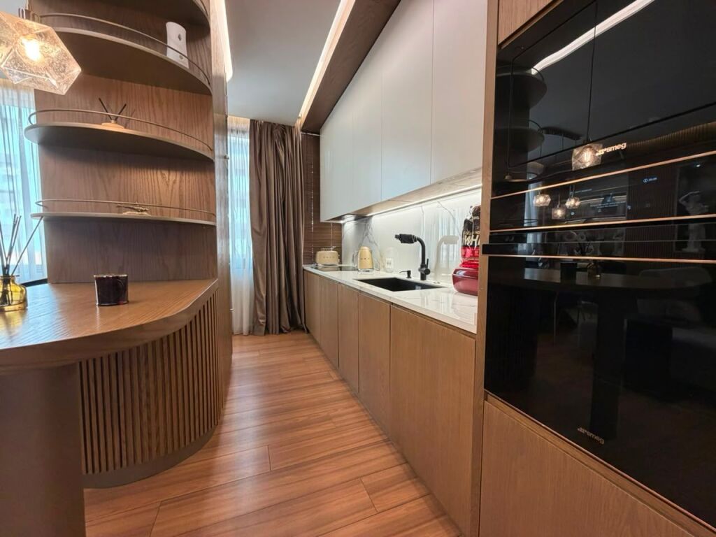Condominio/Appartamento - In Vendita - Piazza 21, Tirana