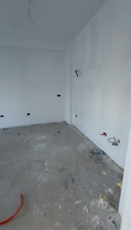 Shitet apartament 2+1+2