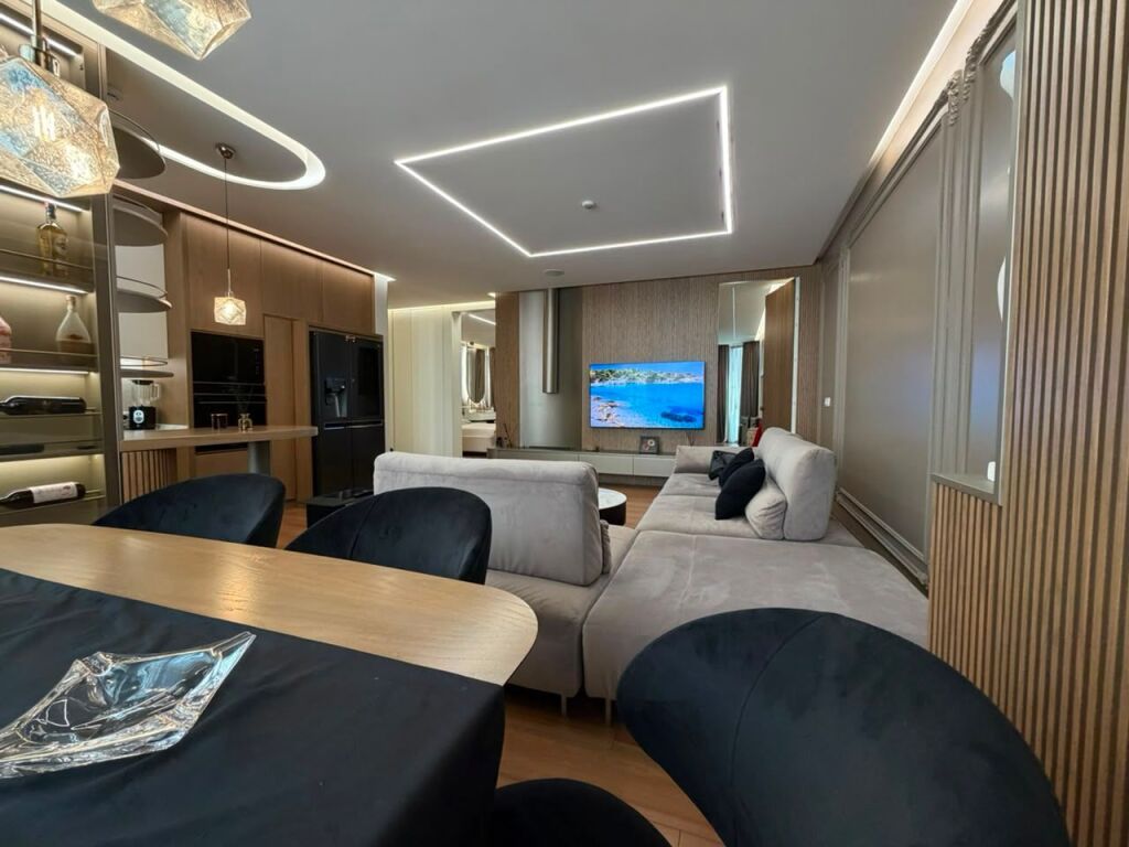 Condominio/Appartamento - In Vendita - Piazza 21, Tirana