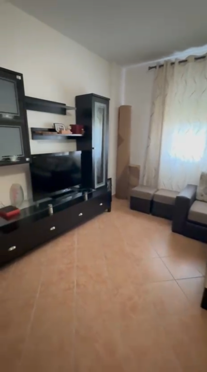 Tirane, rent with urgency apartment+veranda | Penthouse 2+1+Balcony, 120 m2 350 € (Near casa italia)
