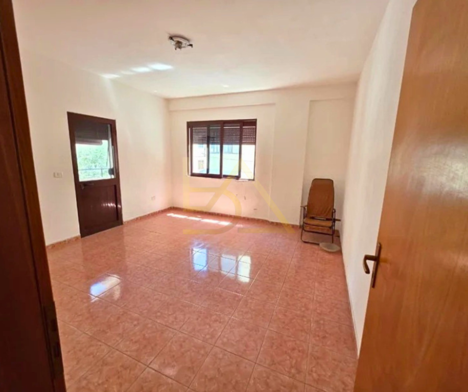 Appartamento 2+1+2 in Vendita – Spiaggia, Durrës | 10 Metri dal Mare